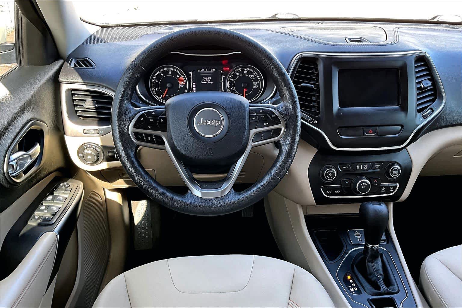Thumbnail: 2019 Jeep Cherokee - 14