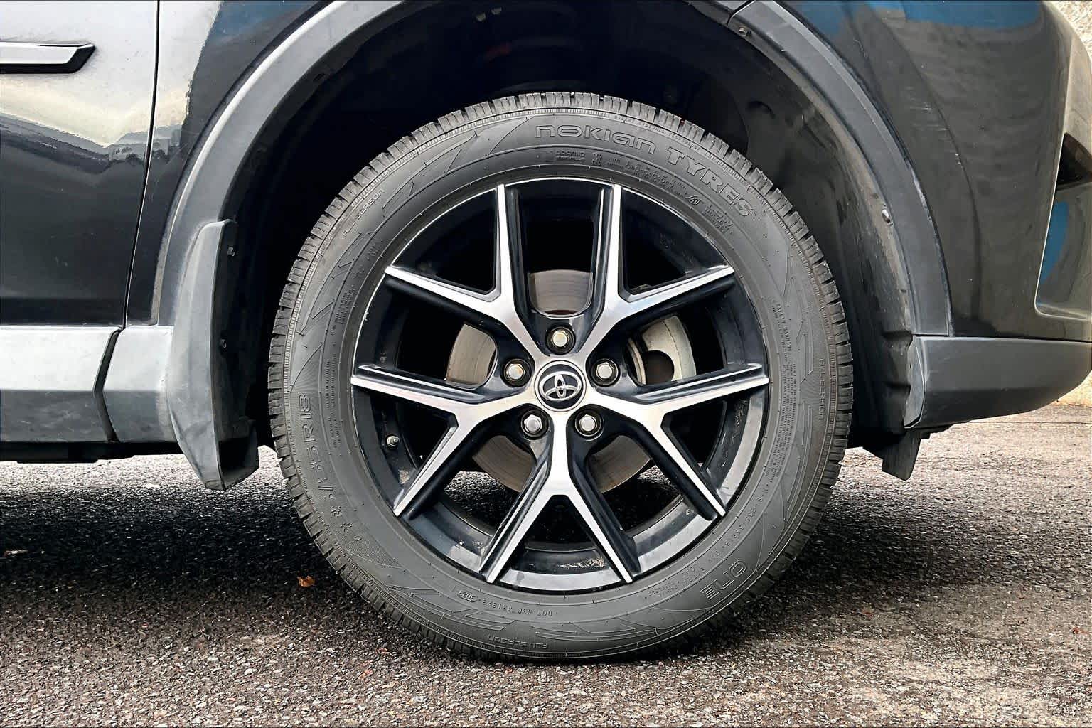 Thumbnail: 2017 Toyota RAV4 - 34