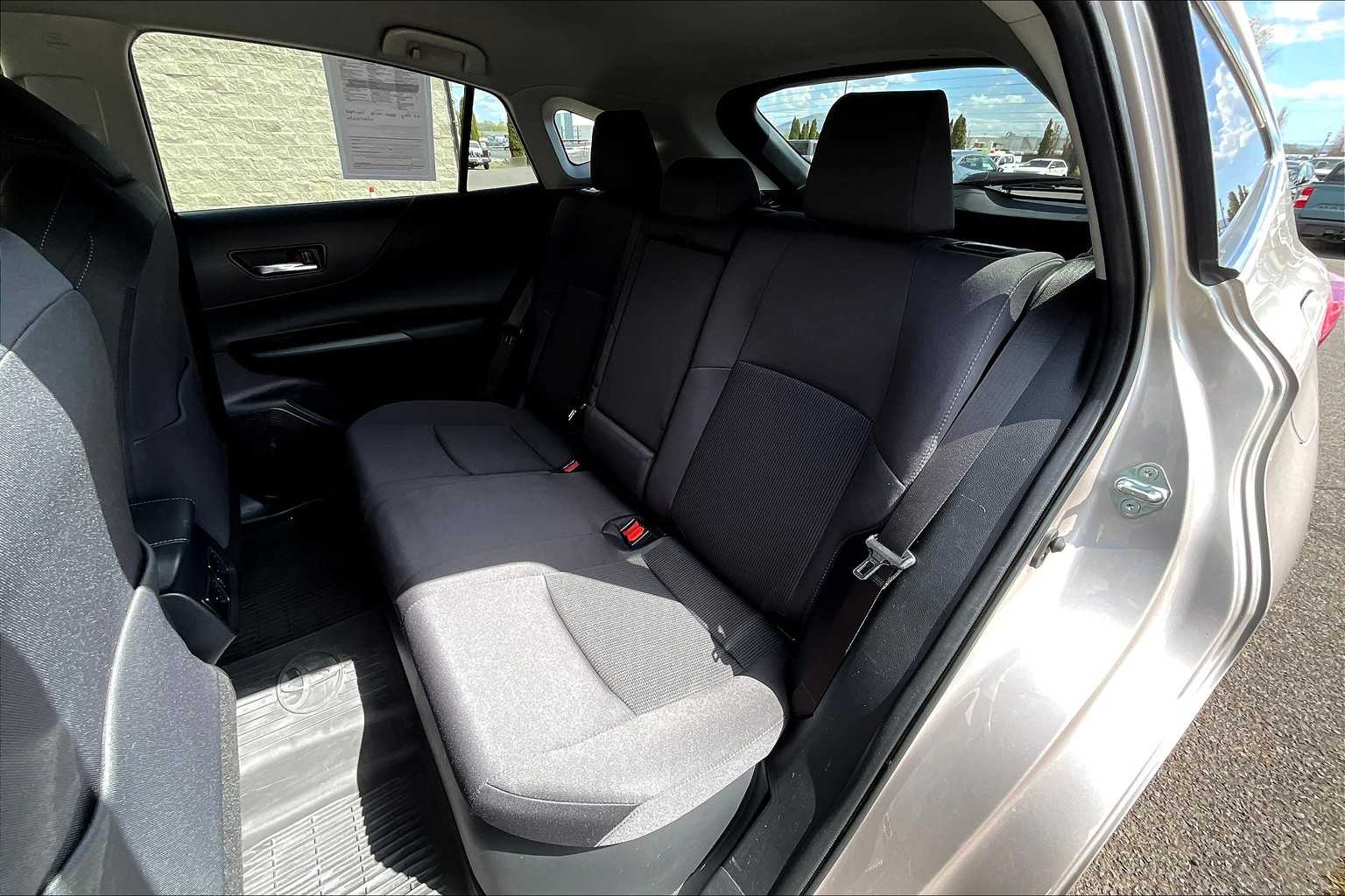 2022 Toyota Venza LE 29
