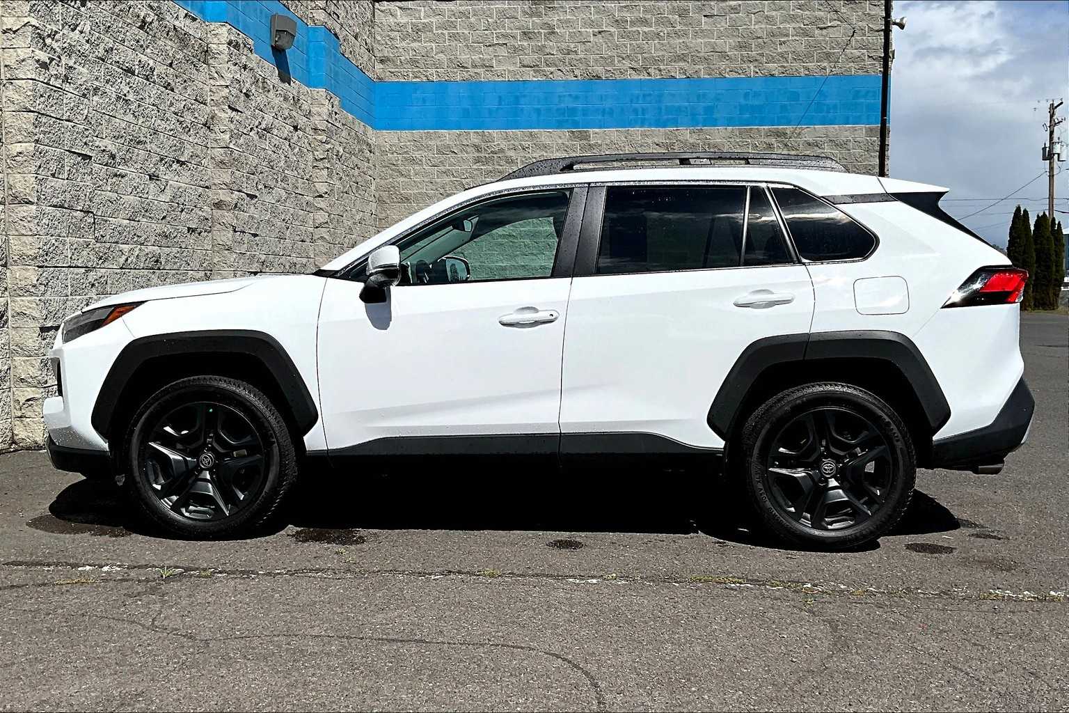 2024 Toyota RAV4 Adventure 3