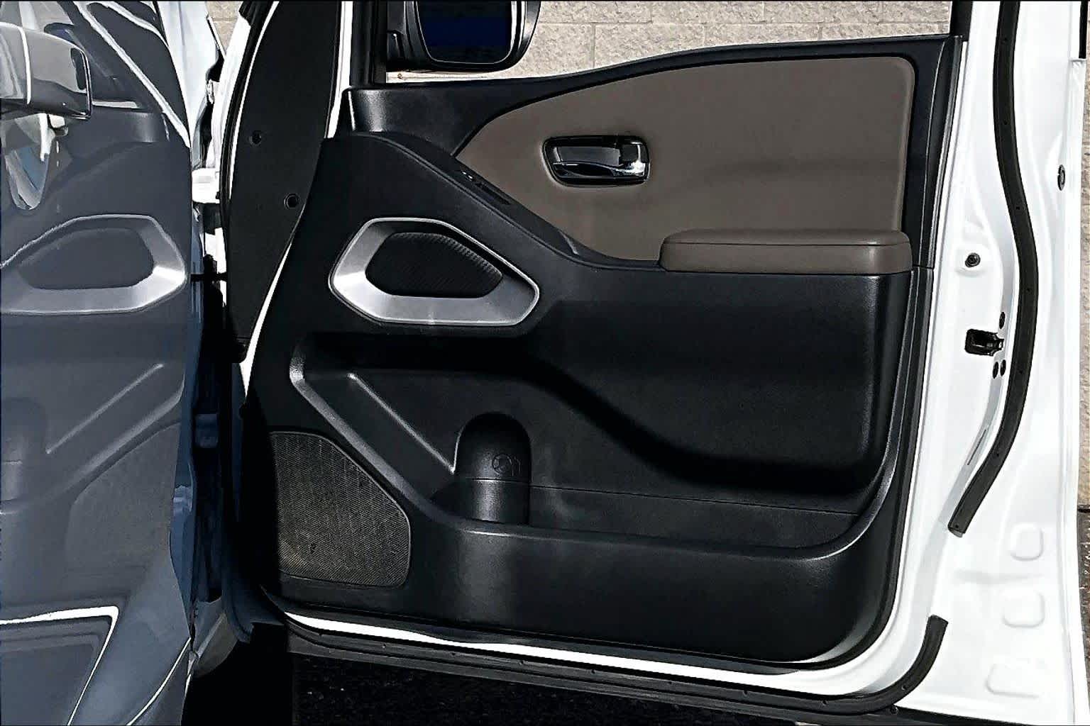 Thumbnail: 2022 Nissan Frontier - 28