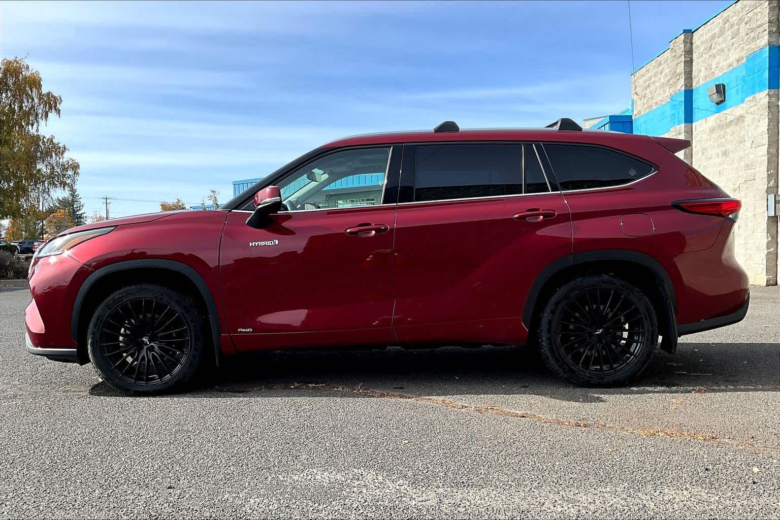 Thumbnail: 2021 Toyota Highlander - 3