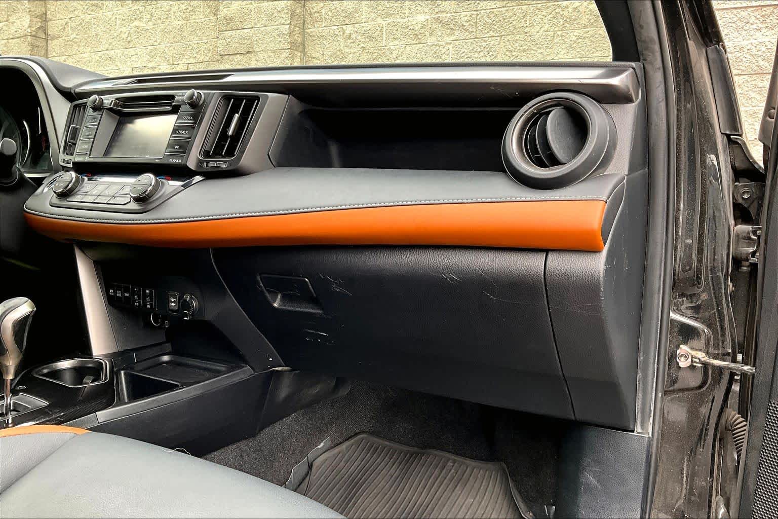 Thumbnail: 2017 Toyota RAV4 - 23