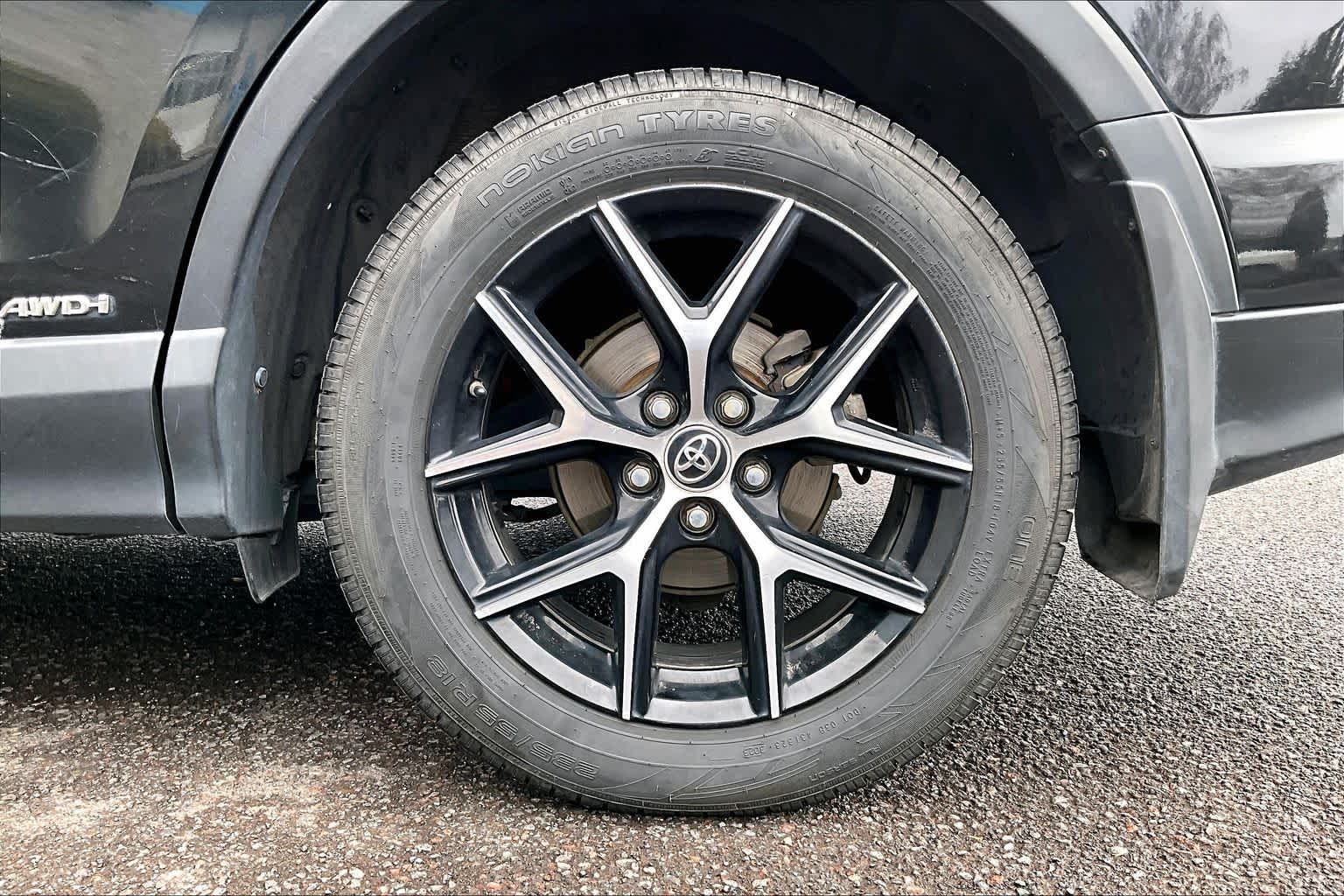 Thumbnail: 2017 Toyota RAV4 - 35