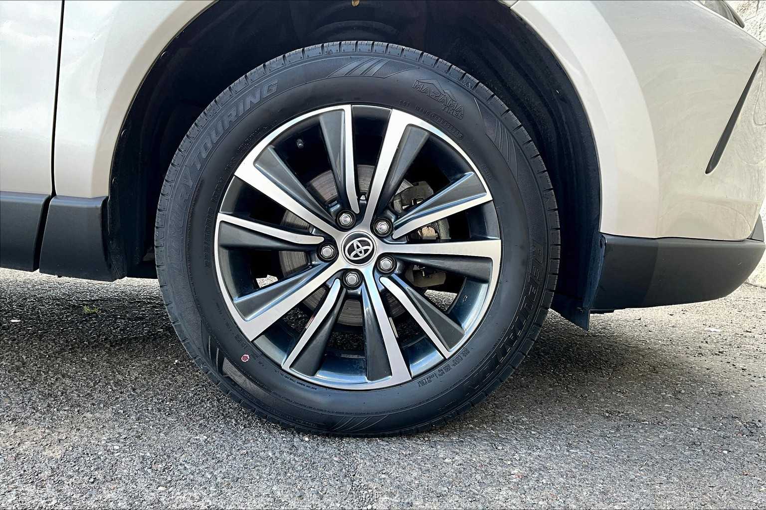 2022 Toyota Venza LE 34