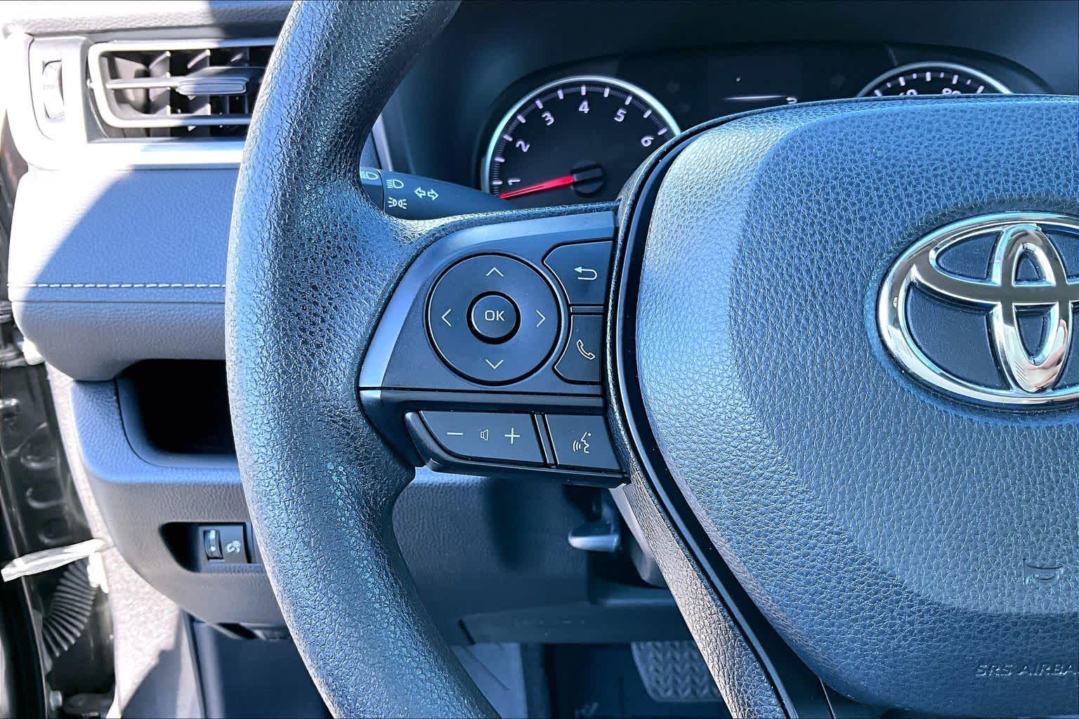 Thumbnail: 2022 Toyota RAV4 - 24