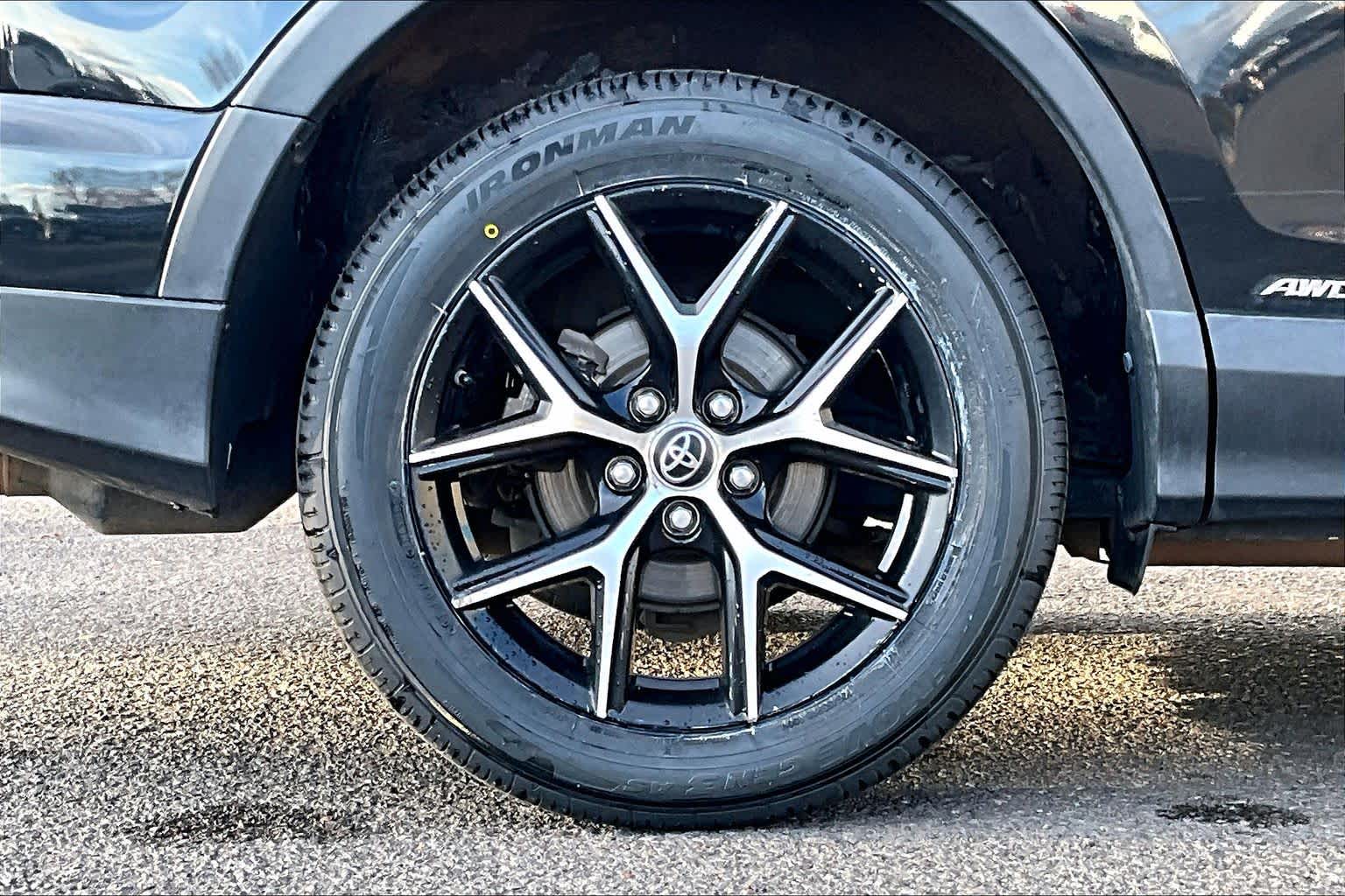 Thumbnail: 2017 Toyota RAV4 - 36