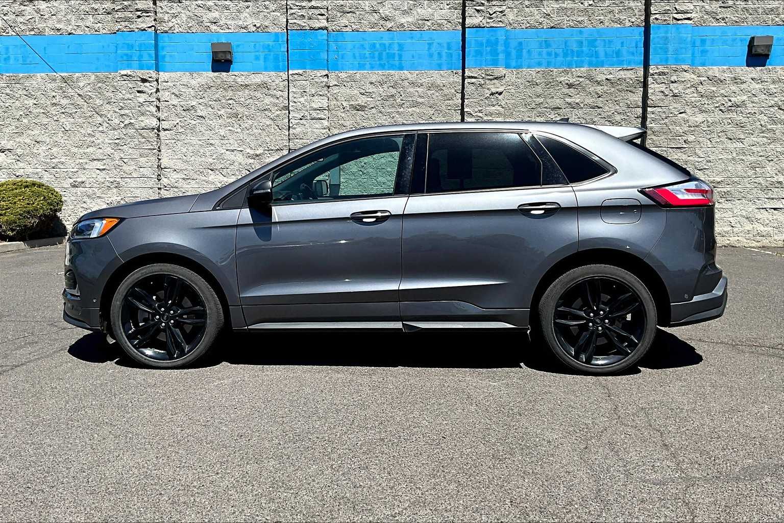 2022 Ford Edge ST 3