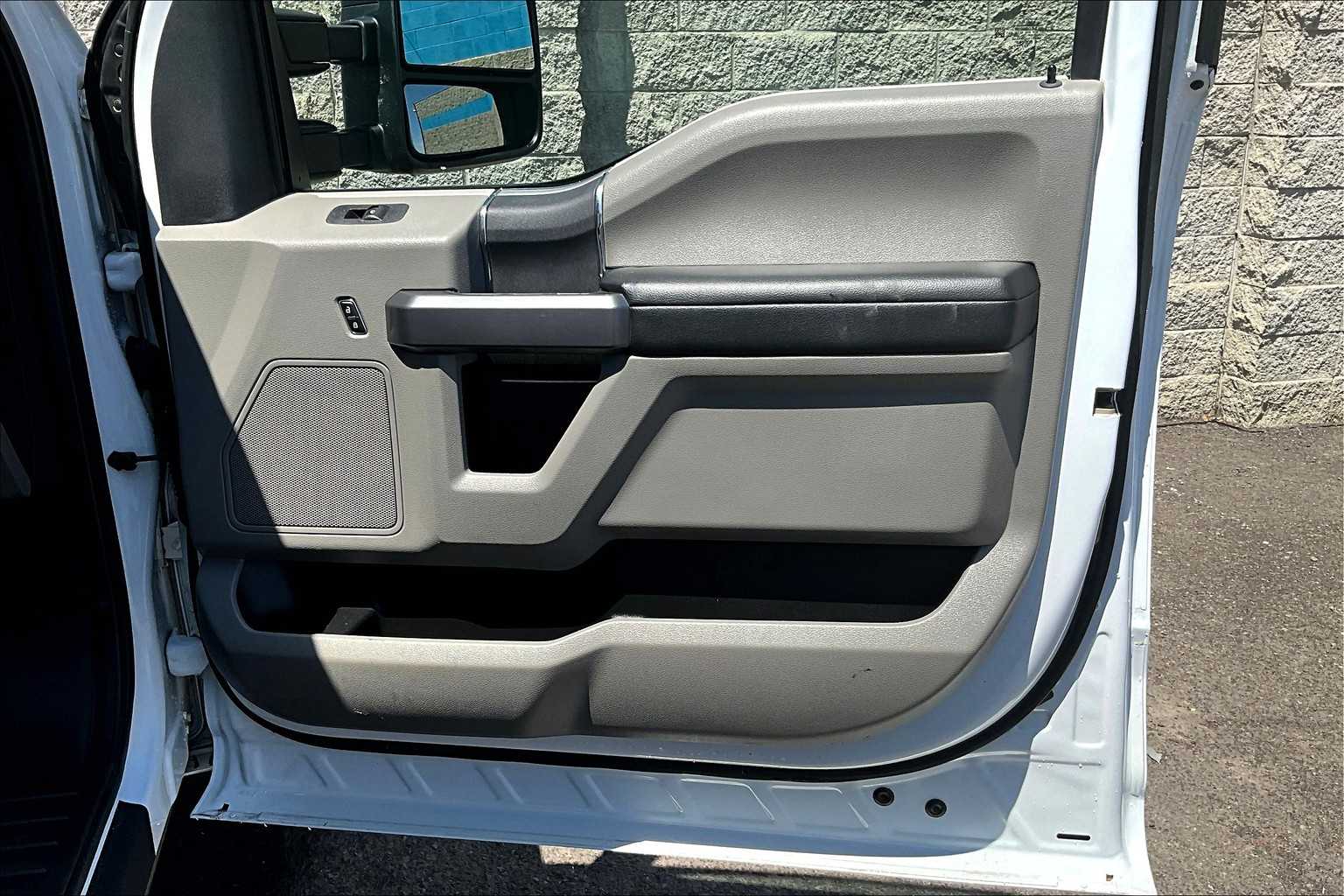 2022 Ford F-350 XLT 28