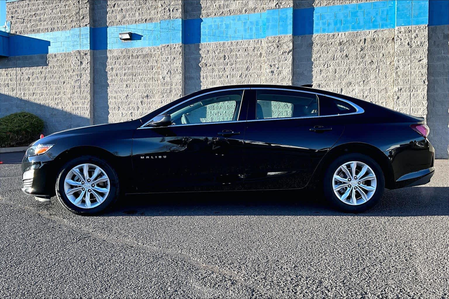 Thumbnail: 2019 Chevrolet Malibu - 3