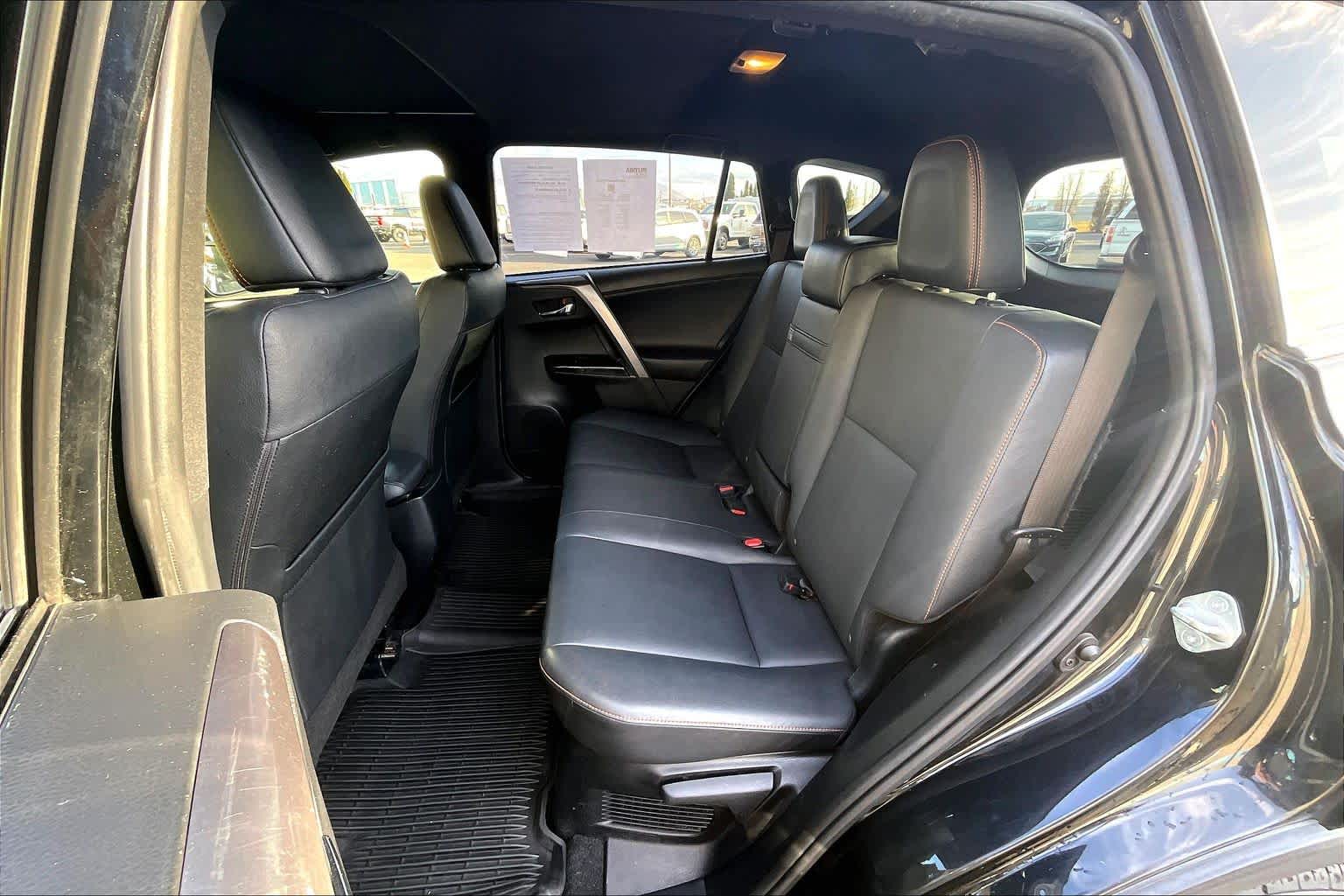 Thumbnail: 2017 Toyota RAV4 - 29