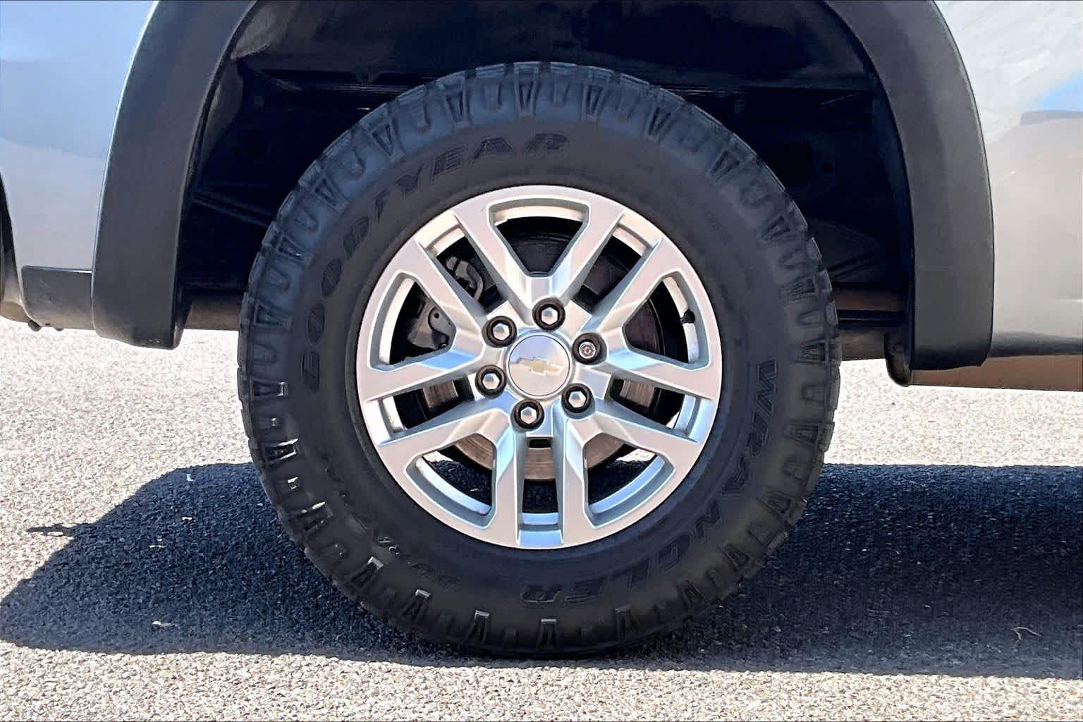 Thumbnail: 2019 Chevrolet Silverado 1500 - 36