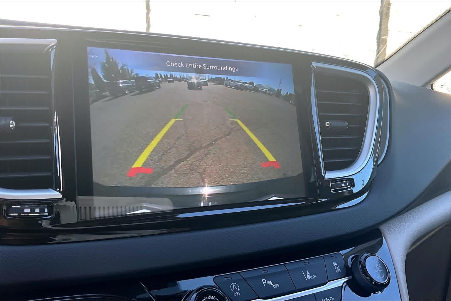 Thumbnail: 2023 Chrysler Pacifica - 26