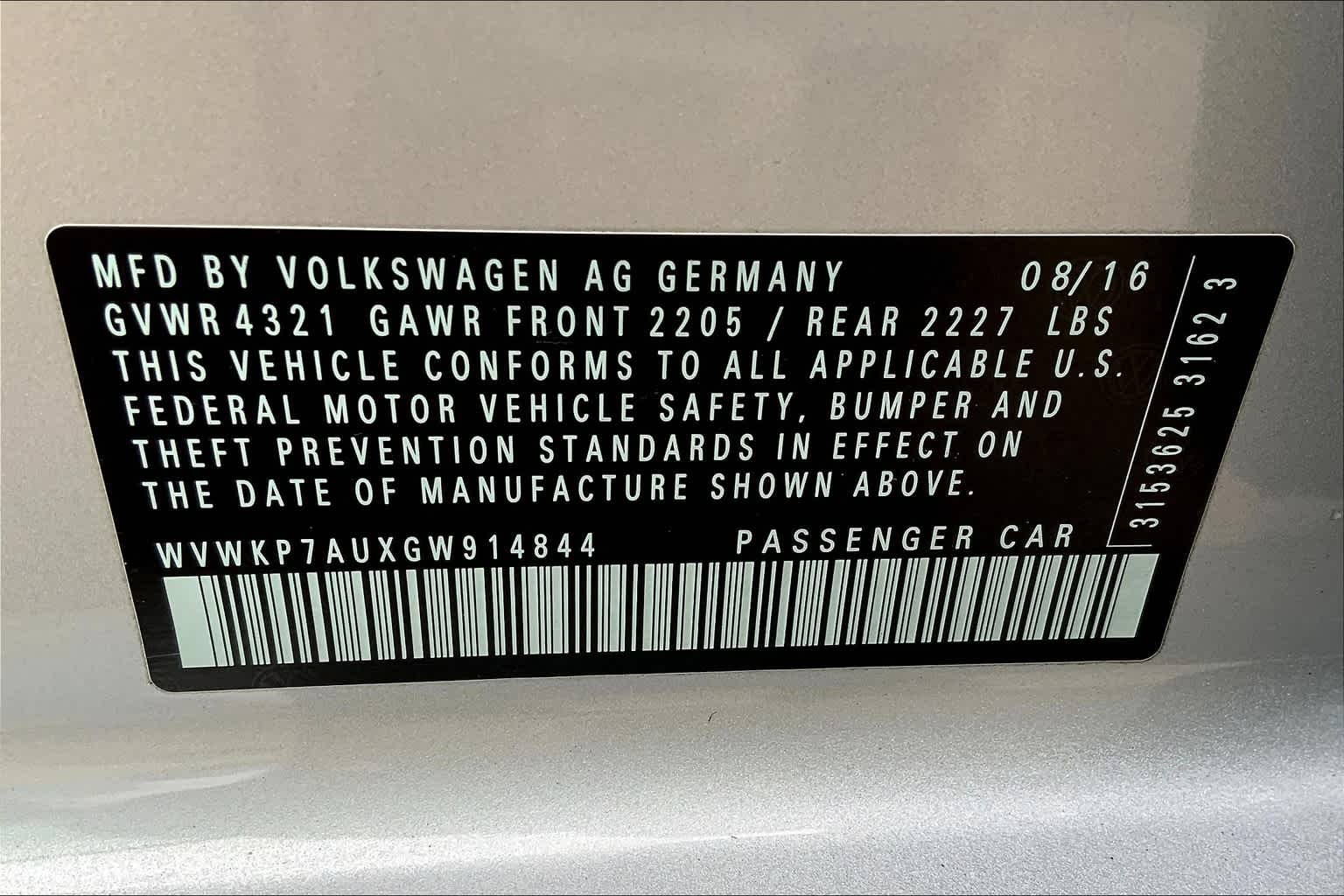 Thumbnail: 2016 Volkswagen e-Golf - 19