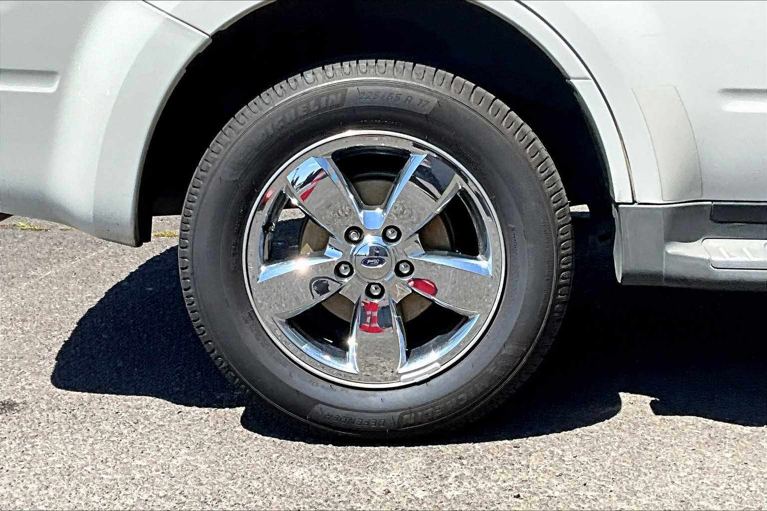 Thumbnail: 2010 Ford Escape - 36