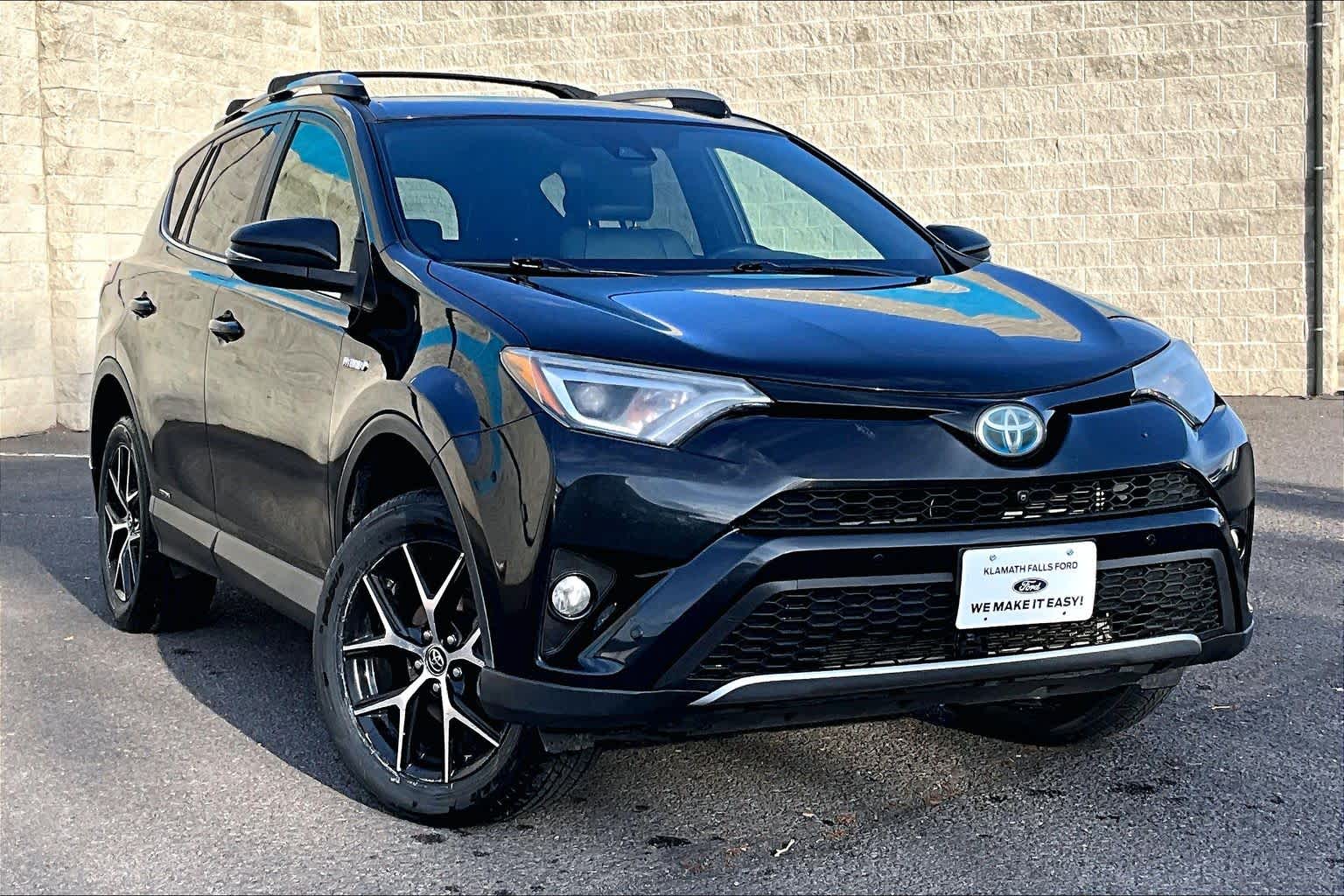 Thumbnail: 2017 Toyota RAV4 - 21