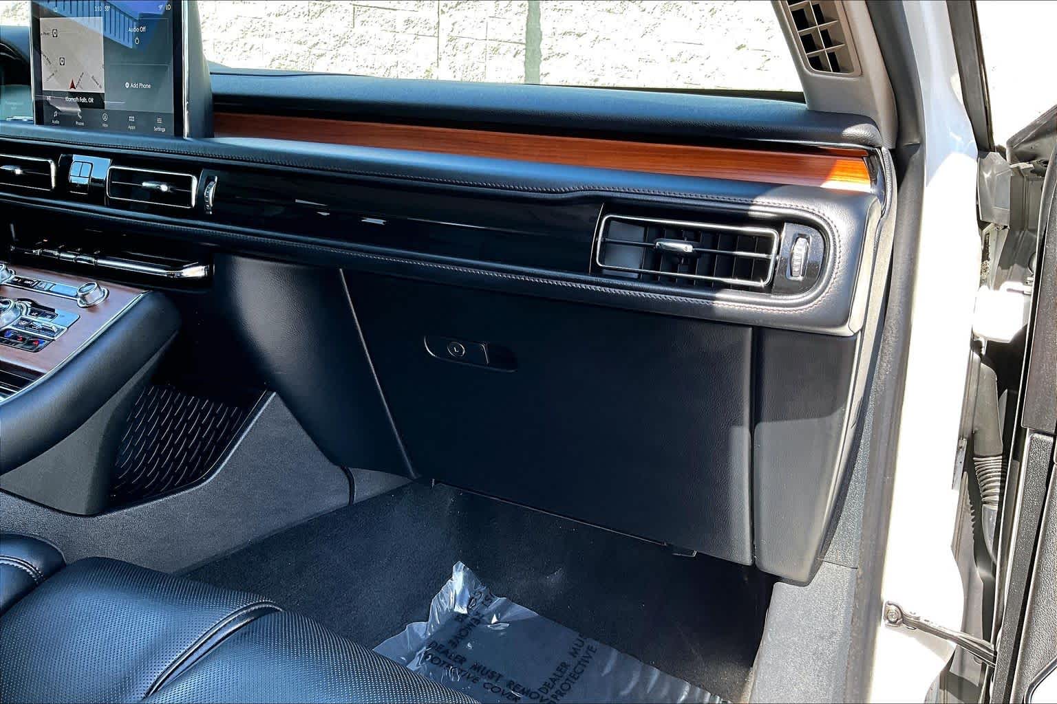 Thumbnail: 2020 Lincoln Aviator - 23