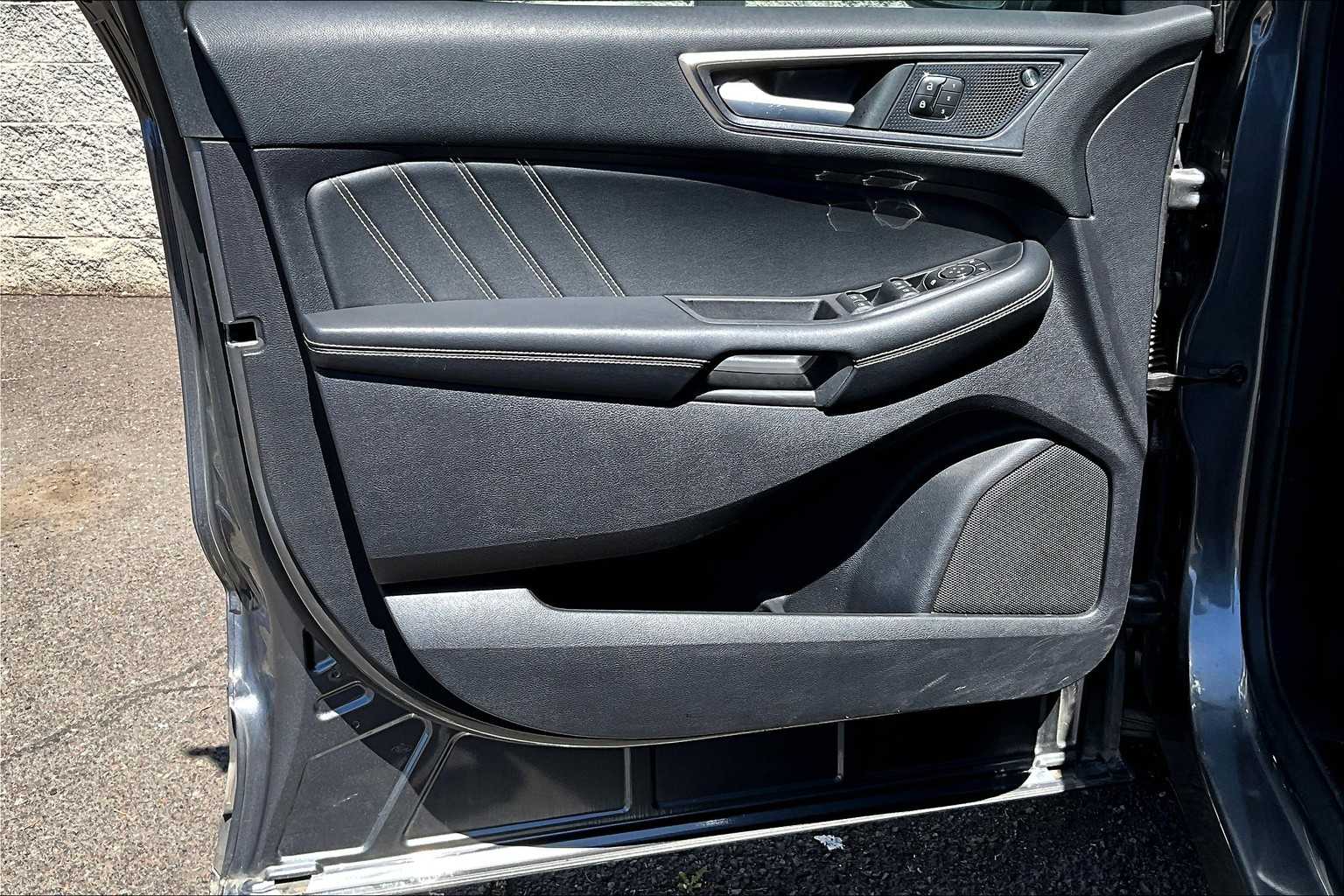 2022 Ford Edge ST 27