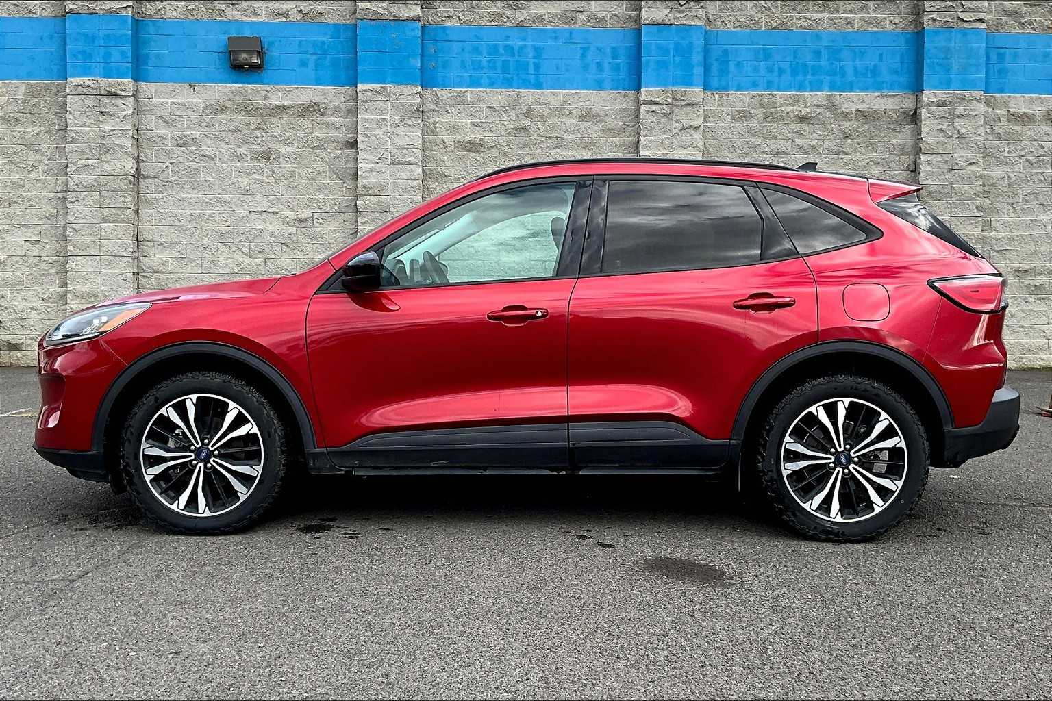 Thumbnail: 2022 Ford Escape - 3