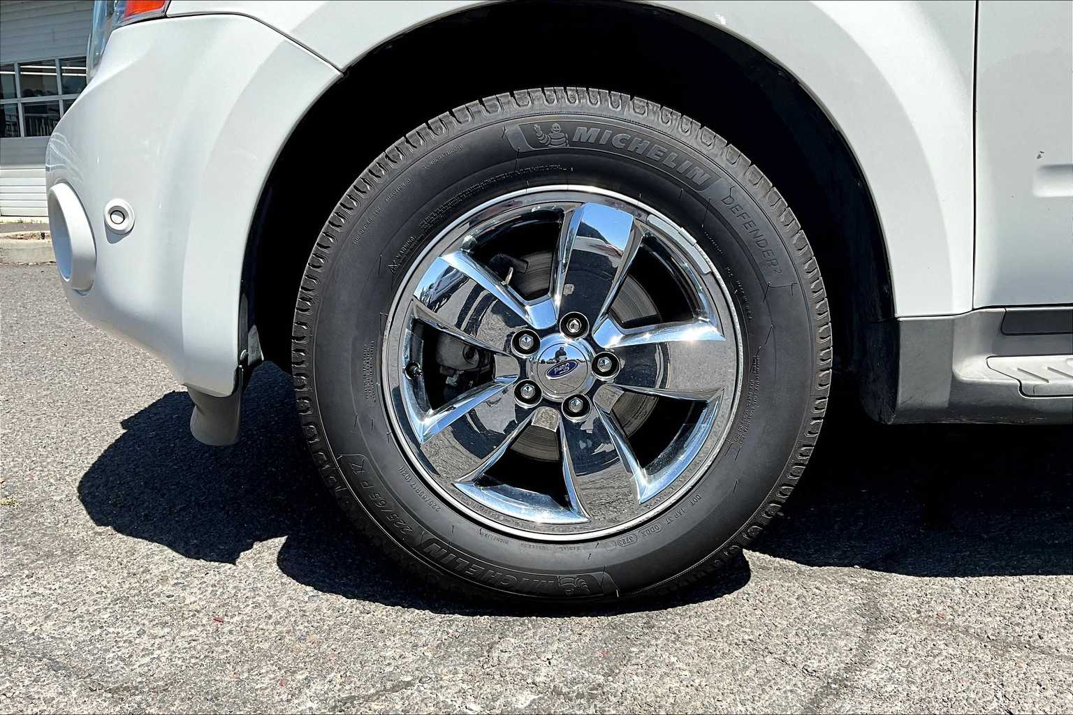 Thumbnail: 2010 Ford Escape - 8