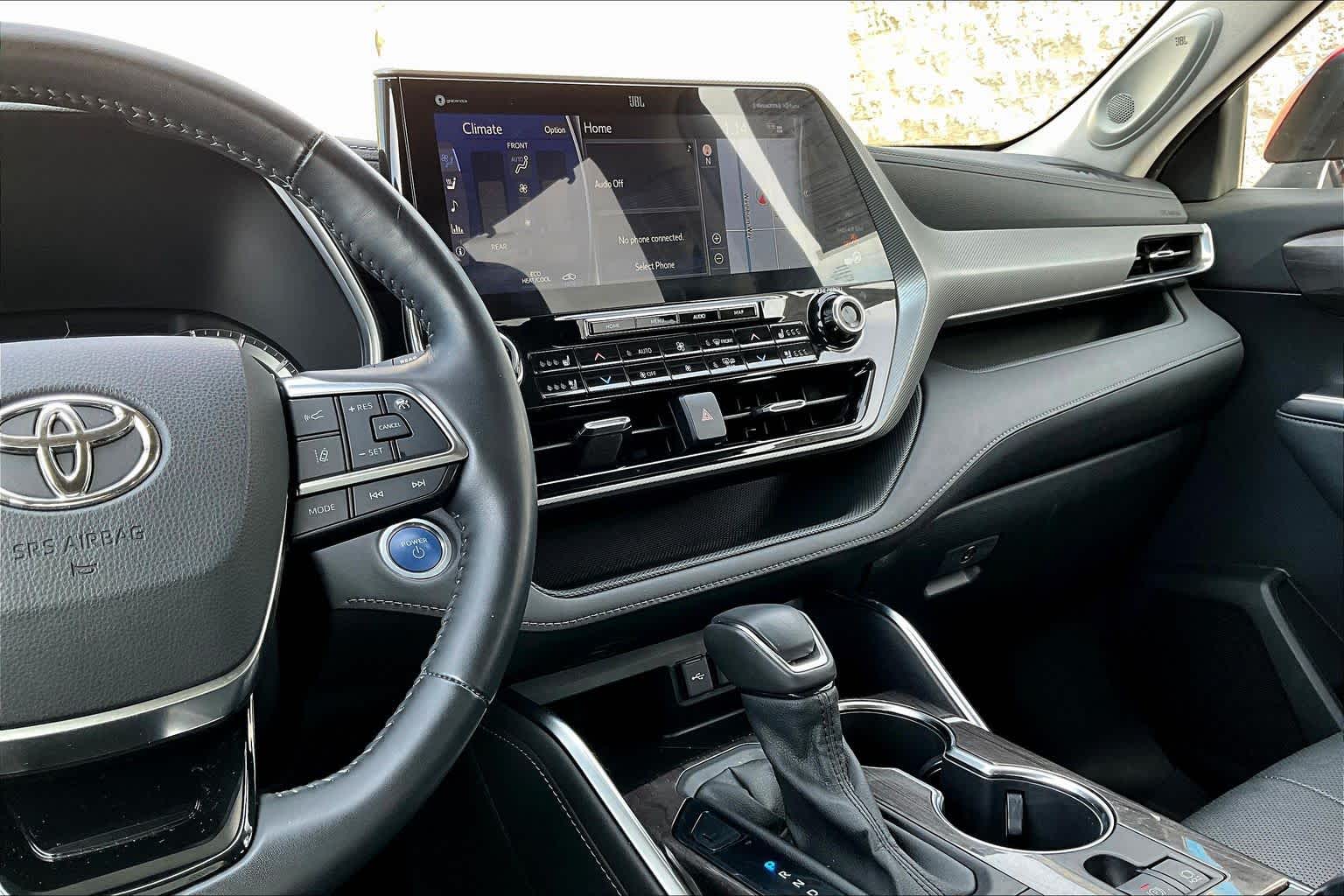 Thumbnail: 2021 Toyota Highlander - 15