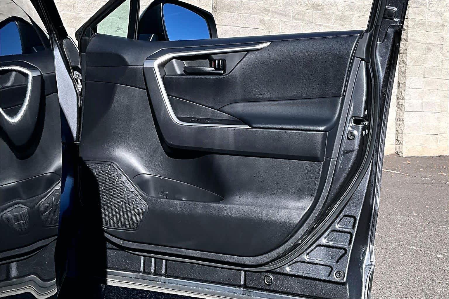 Thumbnail: 2022 Toyota RAV4 - 28