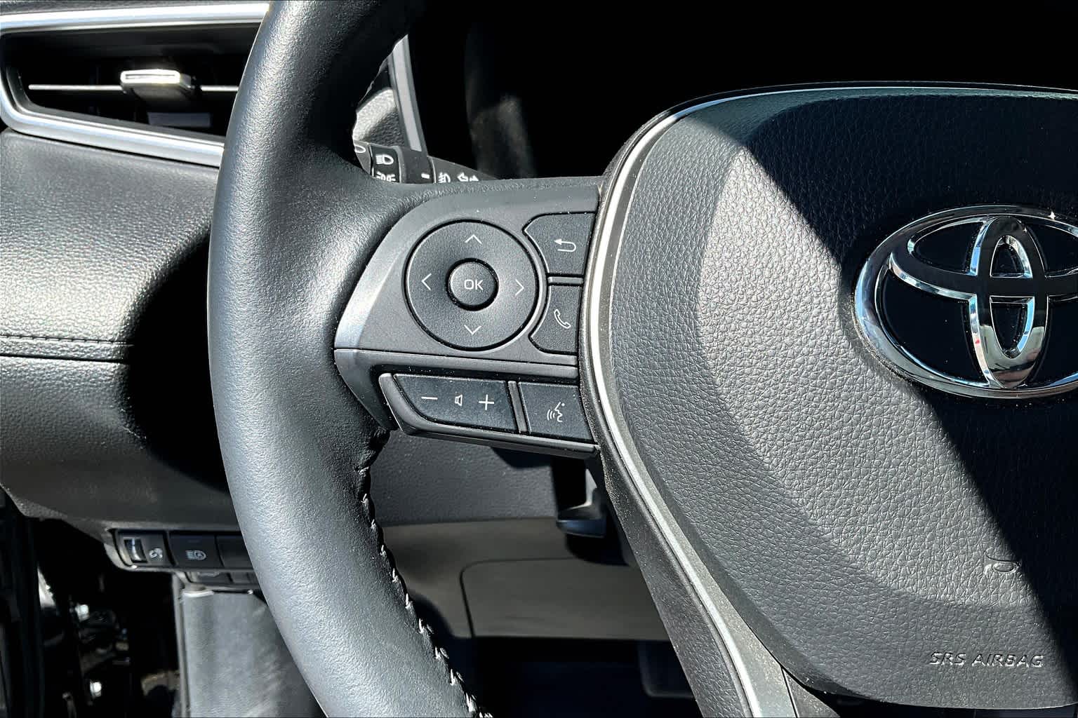 2023 Toyota Corolla Cross XLE 24