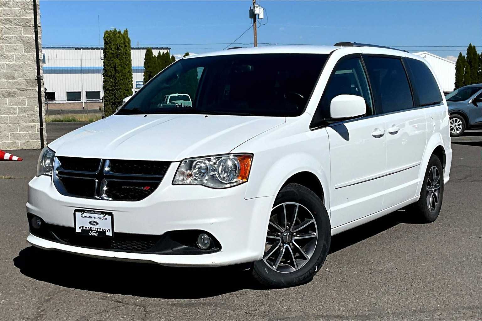 Thumbnail: 2017 Dodge Grand Caravan - 1