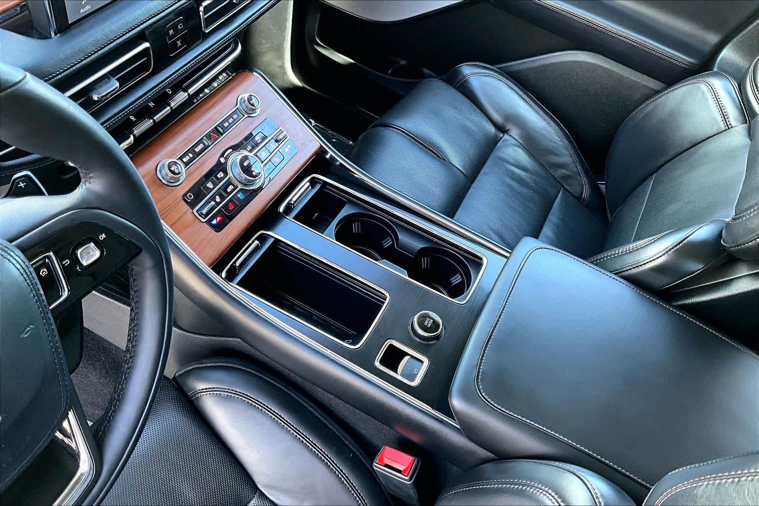 Thumbnail: 2020 Lincoln Aviator - 16