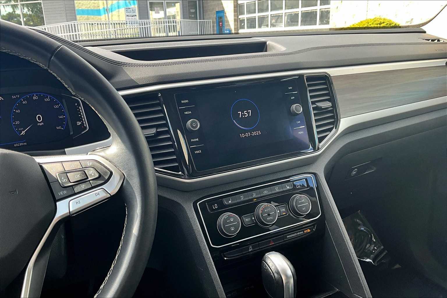 Thumbnail: 2021 Volkswagen Atlas - 15