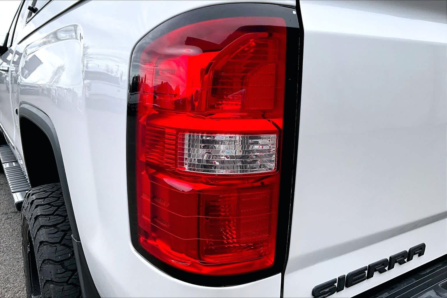 Thumbnail: 2018 GMC Sierra 3500 - 32