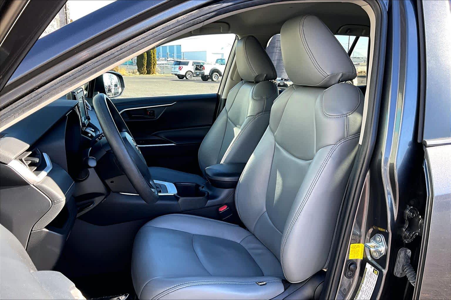 Thumbnail: 2022 Toyota RAV4 - 11