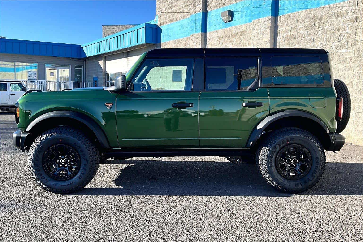 Thumbnail: 2025 Ford Bronco - 3