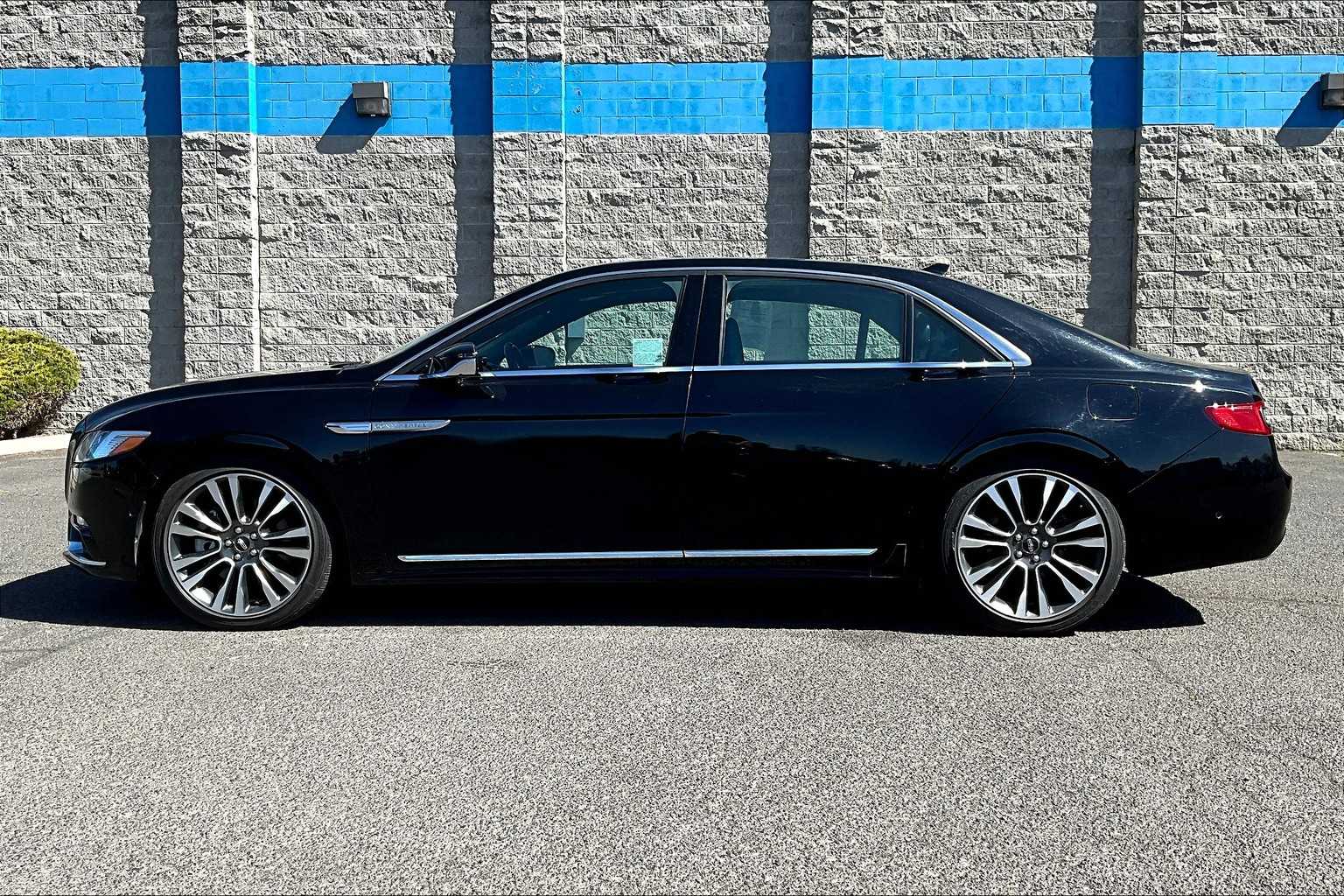 Thumbnail: 2018 Lincoln Continental - 3