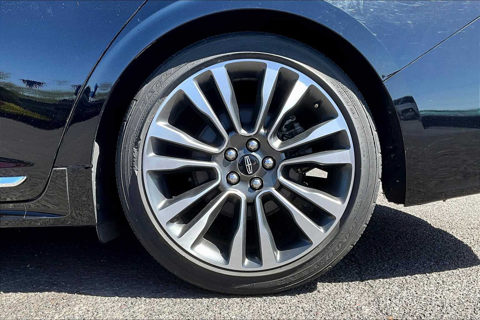 Thumbnail: 2018 Lincoln Continental - 35