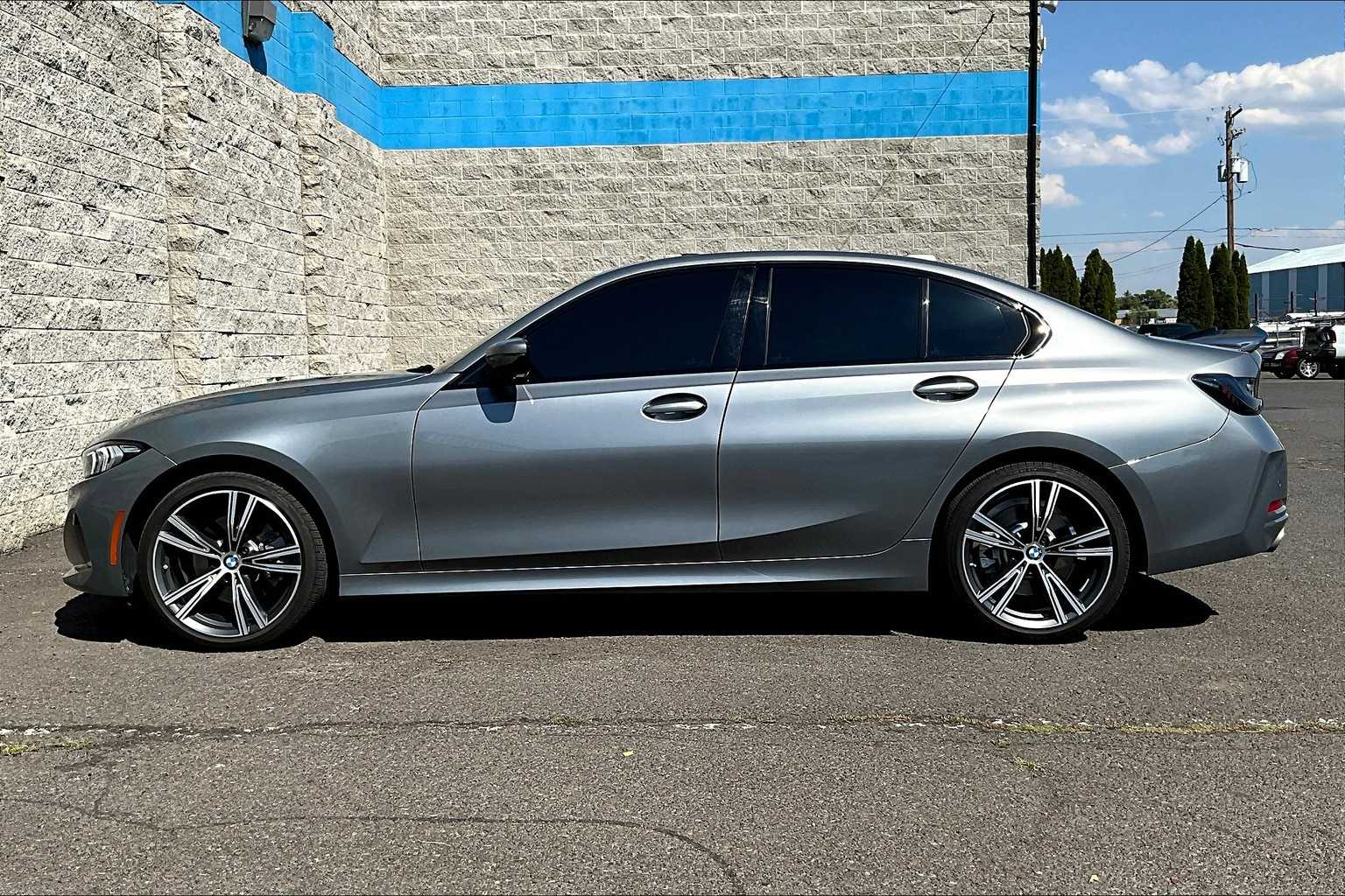 Thumbnail: 2023 BMW 3 Series - 3