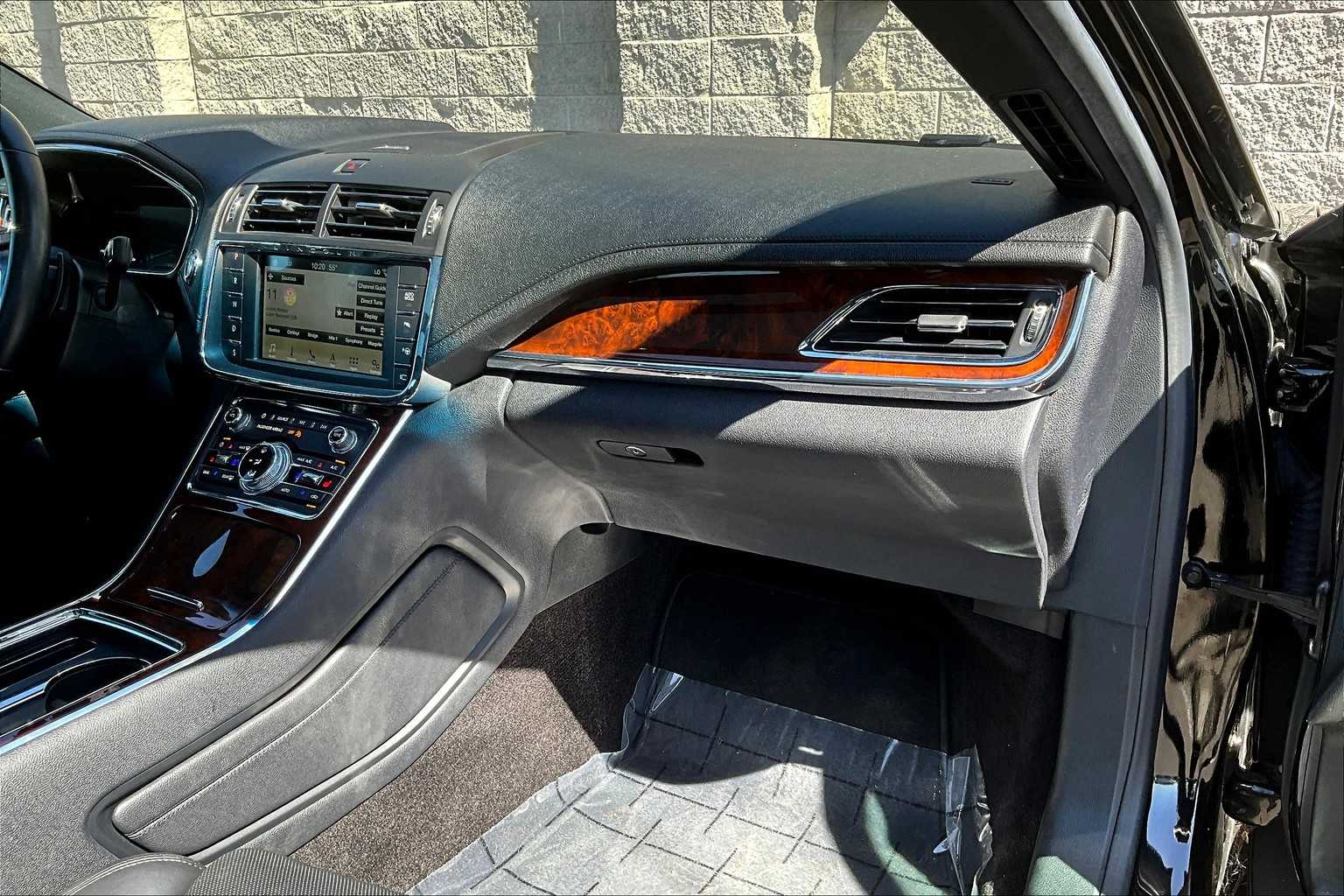 Thumbnail: 2018 Lincoln Continental - 23