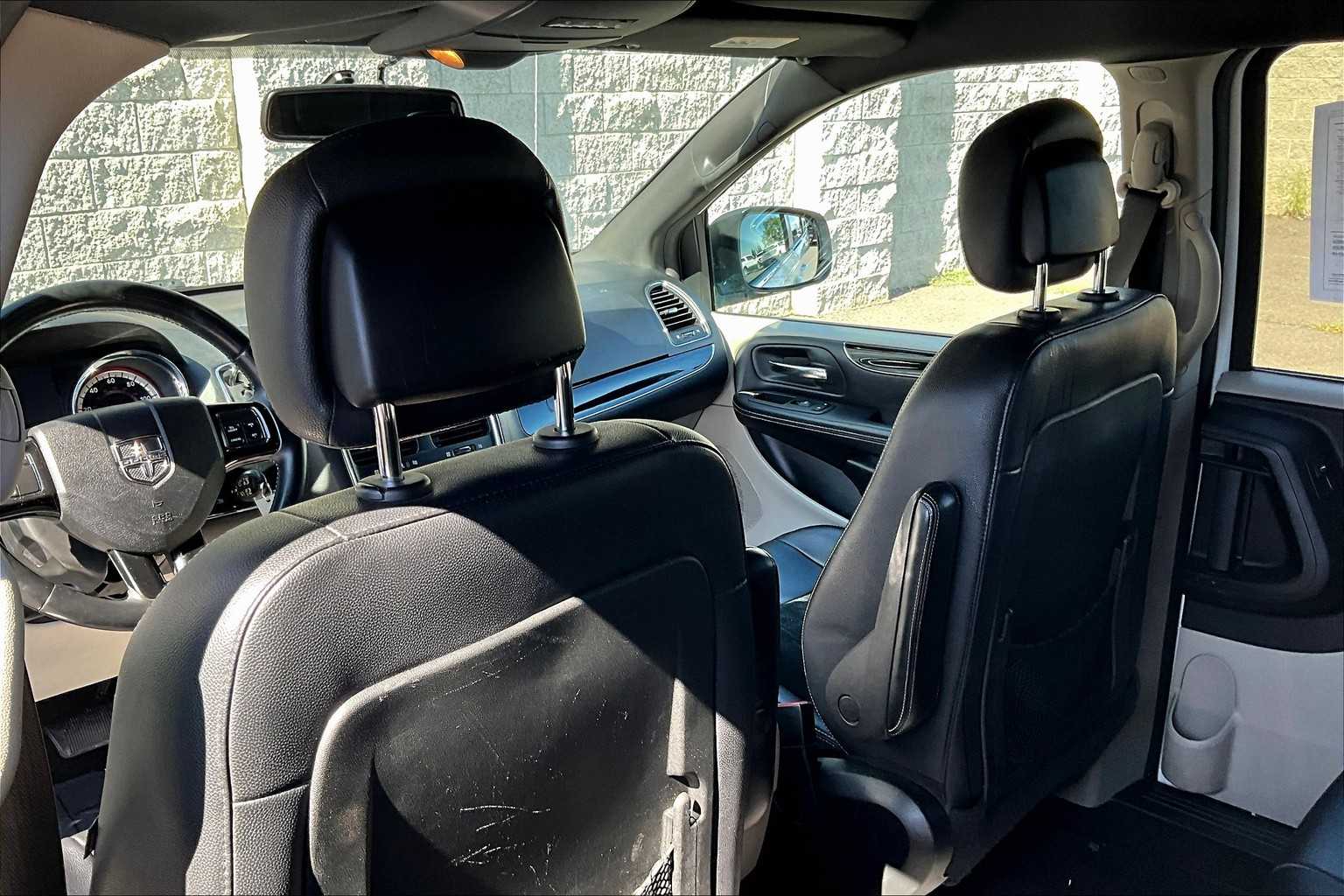 Thumbnail: 2017 Dodge Grand Caravan - 12