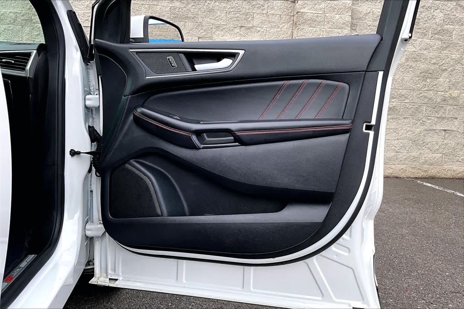 Thumbnail: 2022 Ford Edge - 28