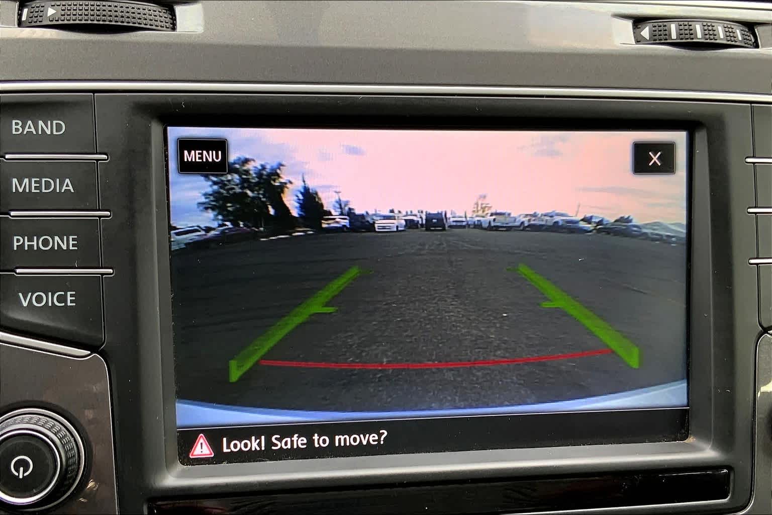 Thumbnail: 2016 Volkswagen e-Golf - 25