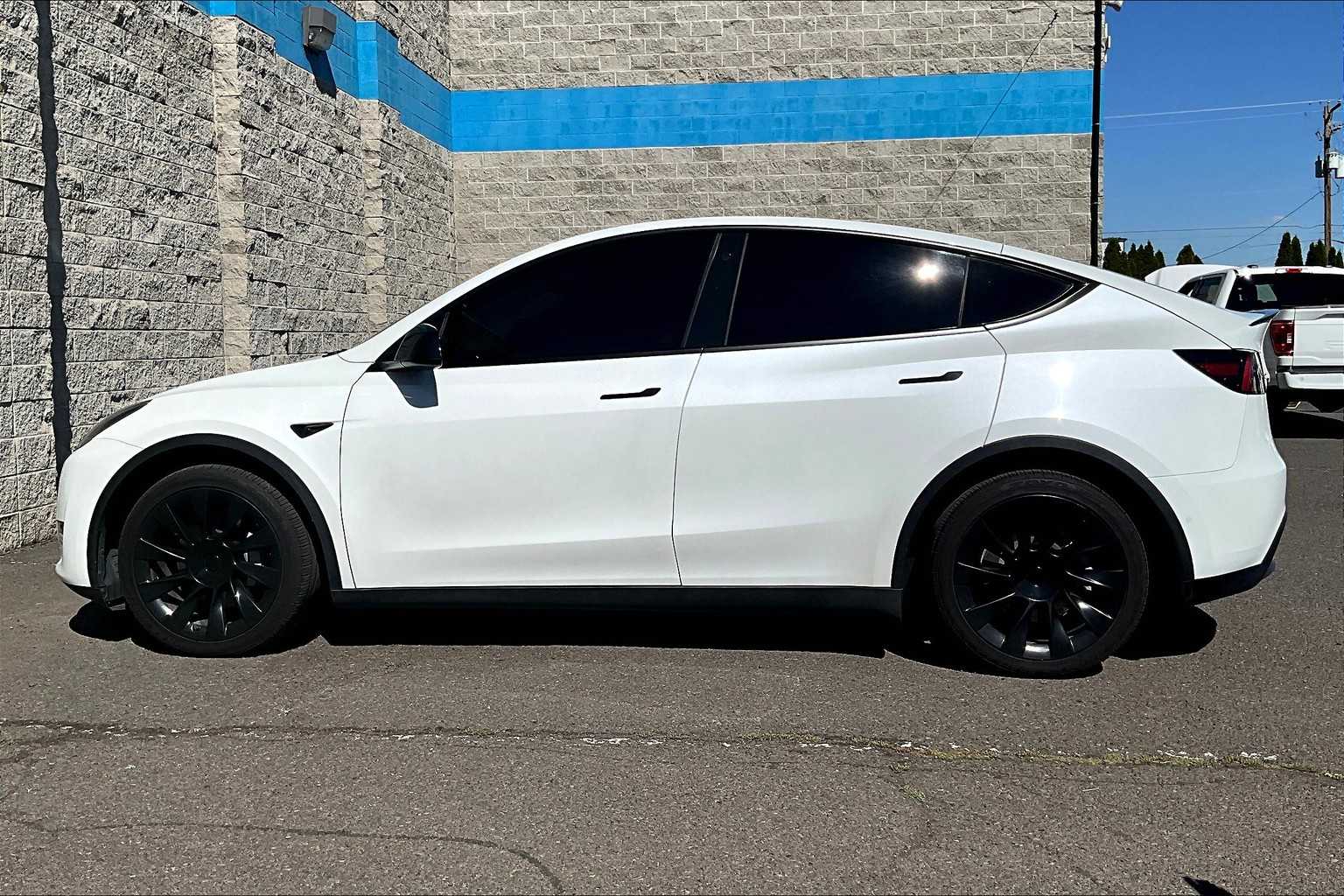 Thumbnail: 2021 Tesla Model Y - 3
