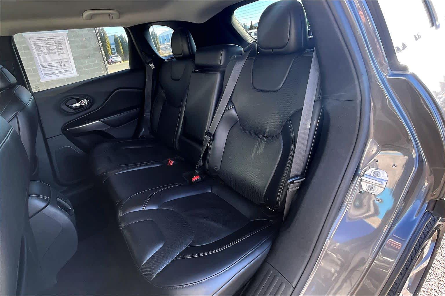 Thumbnail: 2019 Jeep Cherokee - 29