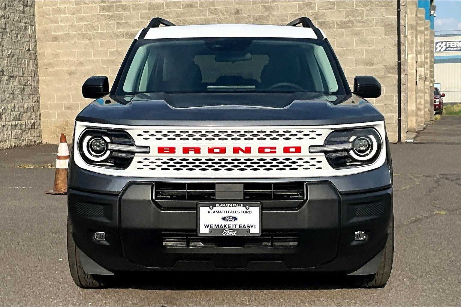 Thumbnail: 2025 Ford Bronco Sport - 6