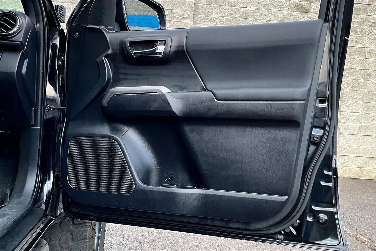 Thumbnail: 2020 Toyota Tacoma - 28