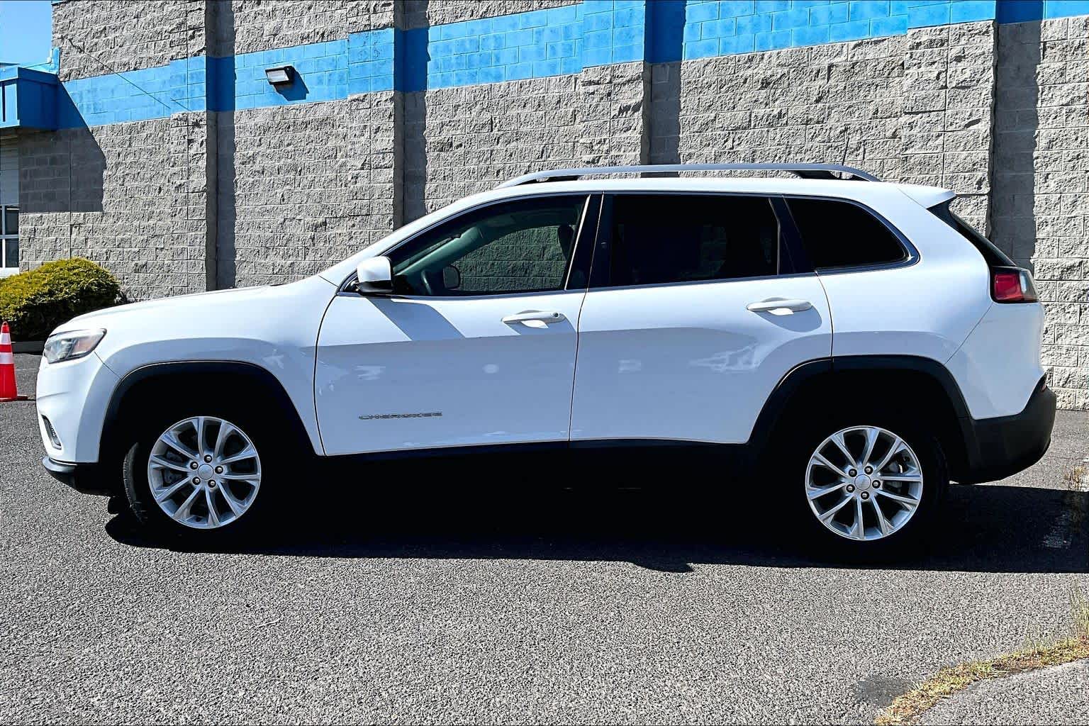 Thumbnail: 2019 Jeep Cherokee - 3