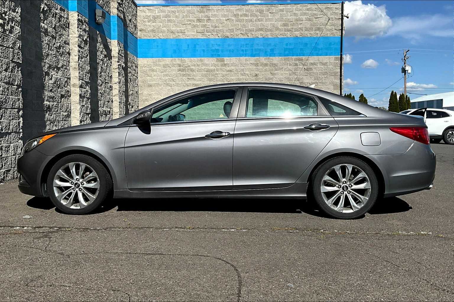 Thumbnail: 2011 Hyundai Sonata - 3