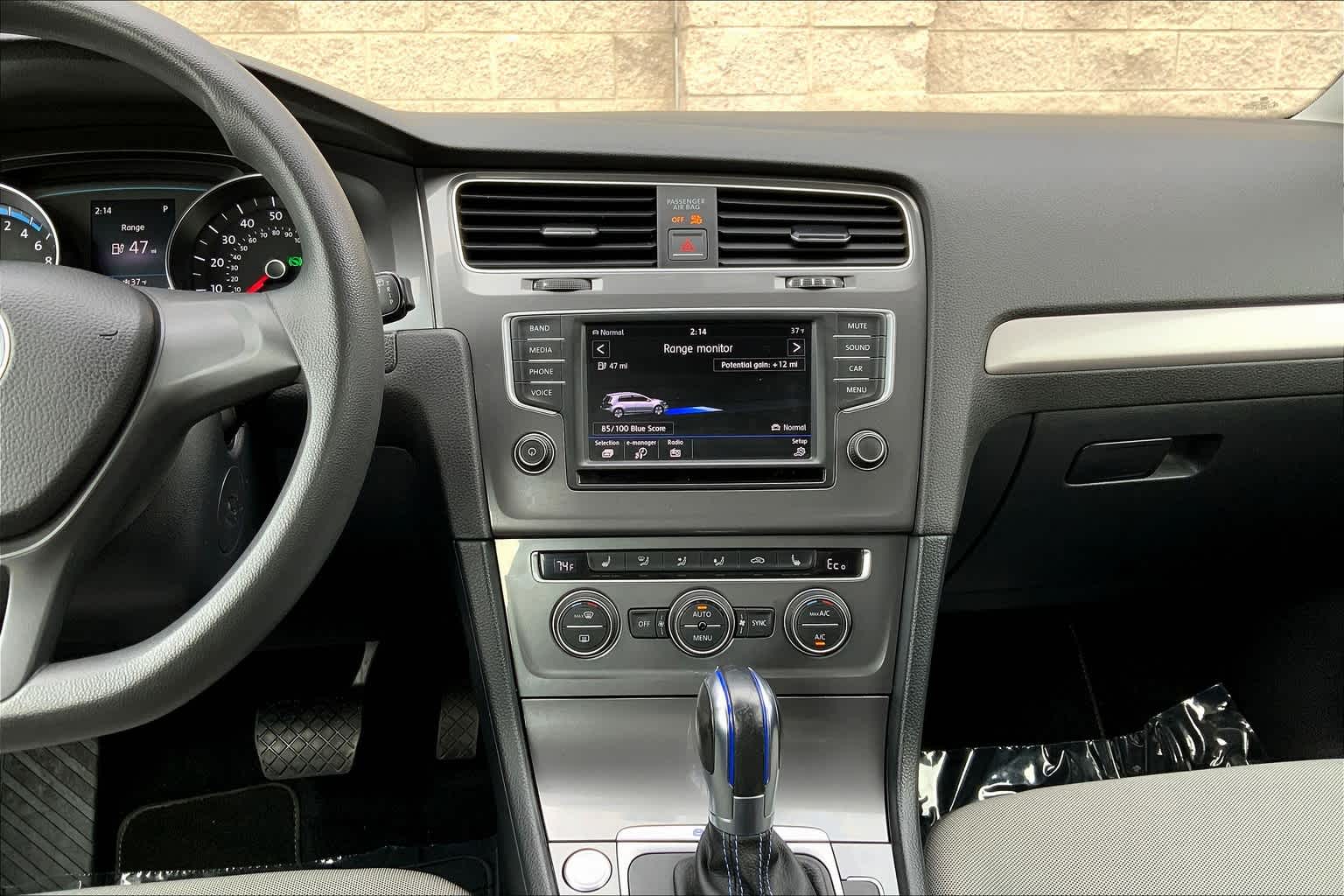 Thumbnail: 2016 Volkswagen e-Golf - 15