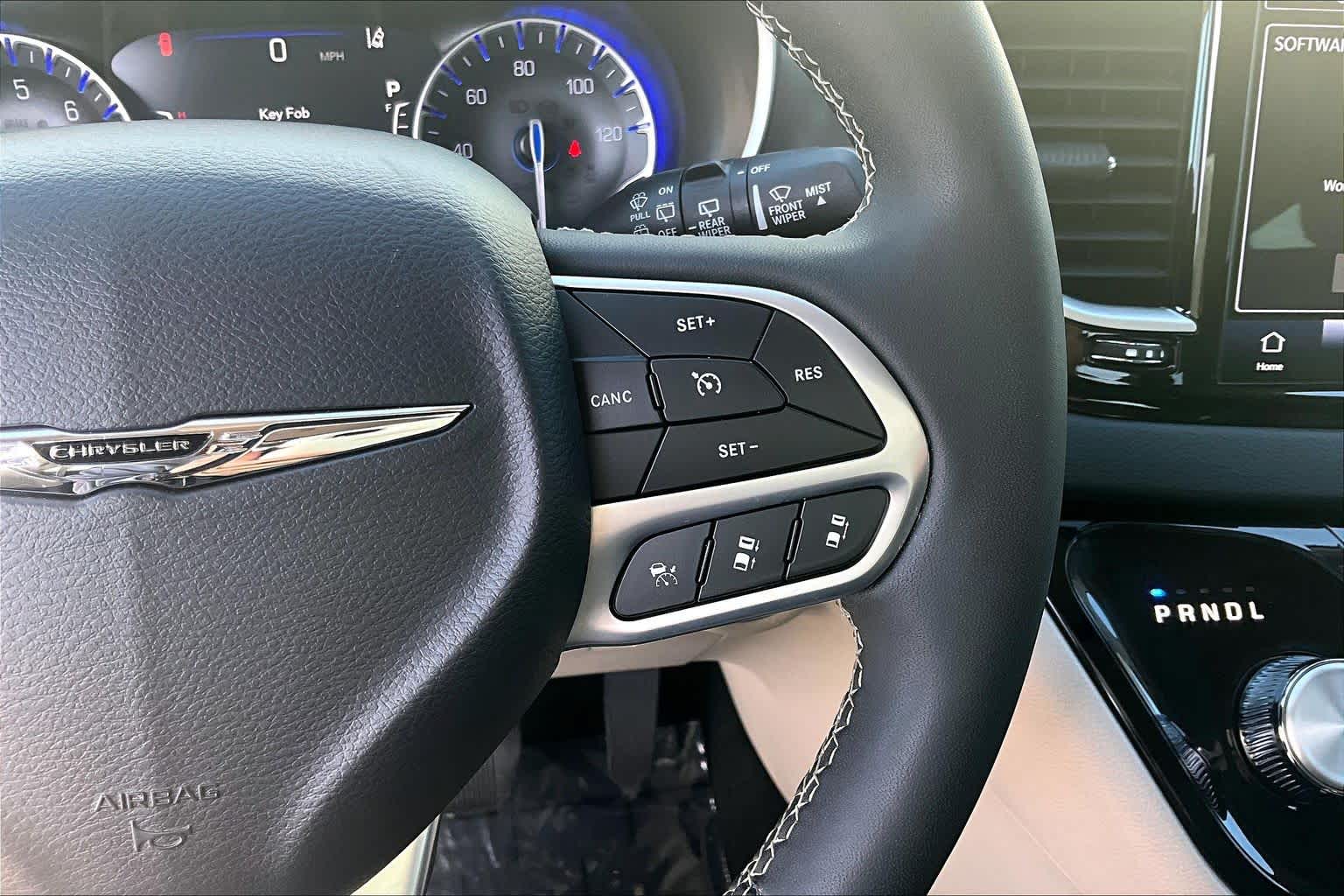 Thumbnail: 2023 Chrysler Pacifica - 25