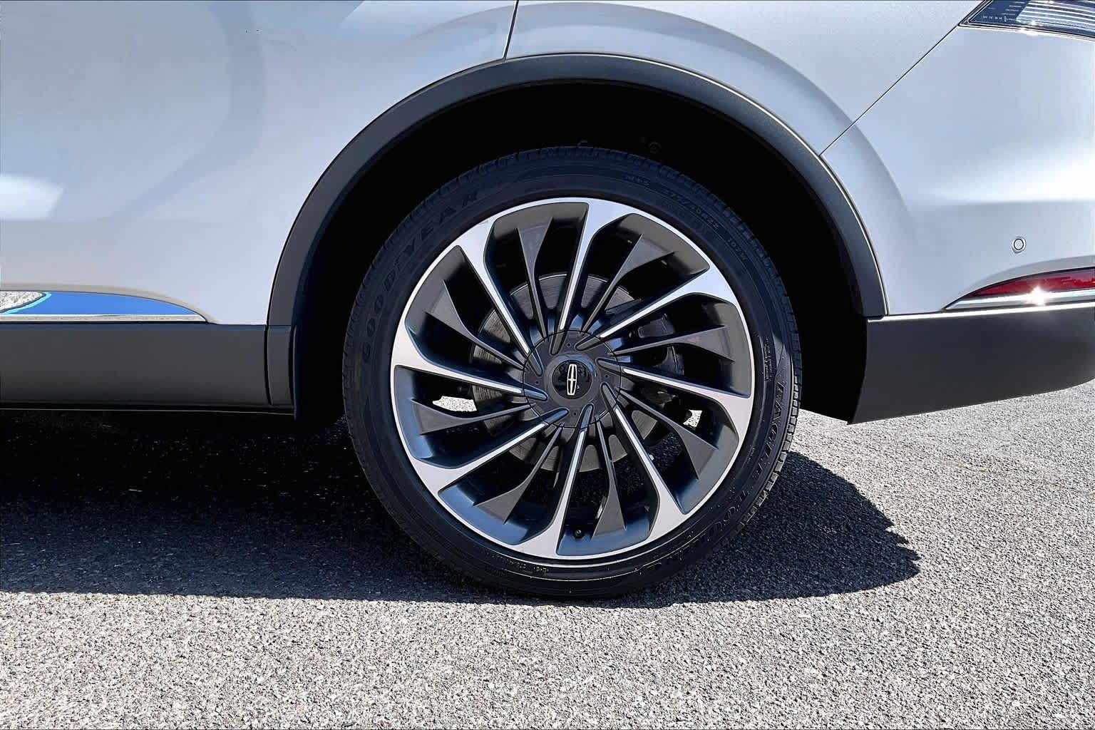 Thumbnail: 2020 Lincoln Aviator - 35