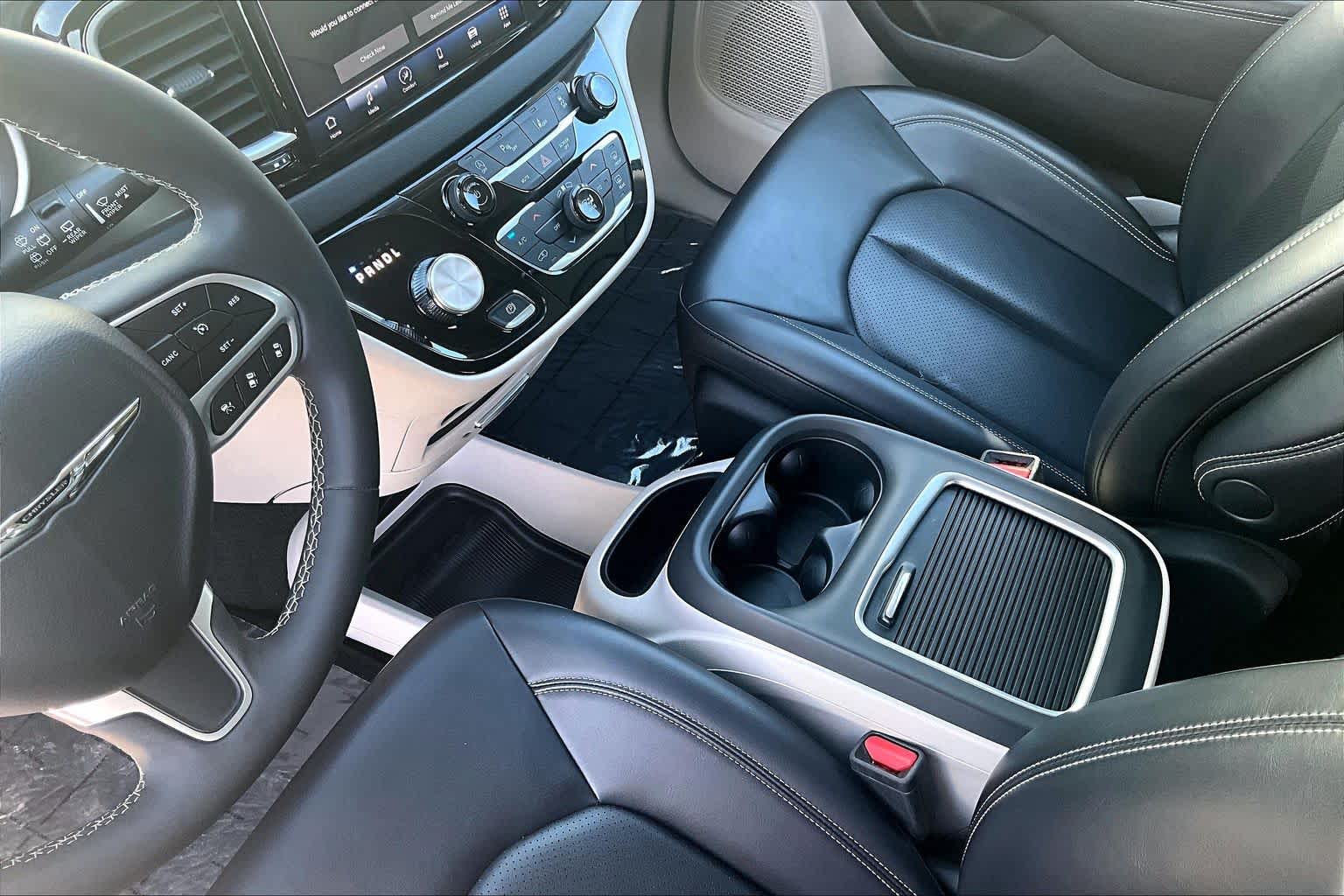 Thumbnail: 2023 Chrysler Pacifica - 16